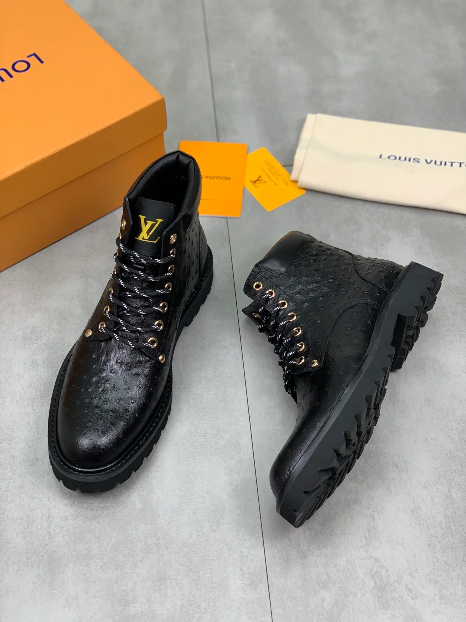 Men's men's shoes 💰P620💰【New】🆘Water-dyed cow lining LV Louis Vuitton business high-top leather shoes, made of original imported Italian 🇮🇹 calfskin, full cowhide lining, carefully handmade by professional shoemakers, the original version is specially designed for wear-resistant outsole. Standard code 38-44 3⃣️color🉑️choice